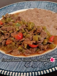 Una foto de Bistec con nopales en paprika🌹