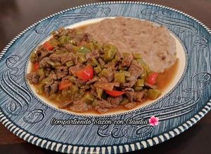 Foto principal de Bistec con nopales en paprika🌹