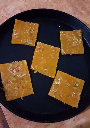 આલ્ફાન્ઝો મેંગો આઈસ હલવો (Alphanso Mango Ice Halwa recipe in Gujarati) રેસીપી મુખ્ય ફોટો