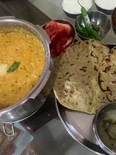 બાજરા ના રોટલા (Bajra Rotla Recipe in Gujarati) રેસીપી મુખ્ય ફોટો