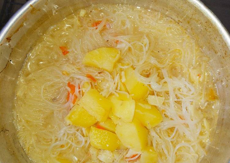 Bagaimana Membuat Sup bihun jagung mix kentang yang Bisa Manjain Lidah