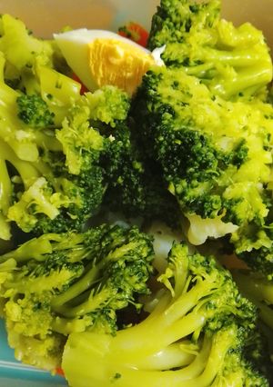 Una foto de Brócoli al vapor con patatas y zanahoria