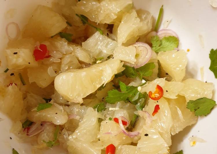 Salad jeruk bali ala thai