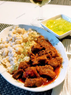 Marhapörkölt gyors főző edényben főzve gluténmentesen recept fotója