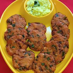 A picture of Daal Vada (Lentils Fritters).
