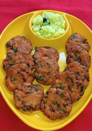 A picture of Daal Vada (Lentils Fritters).