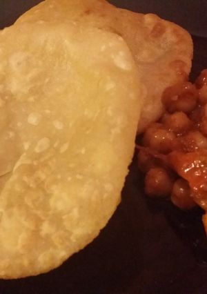 A picture of Chole Bhatura.