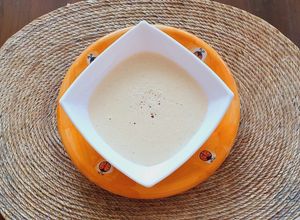 Una foto de Crema de elote con queso brie