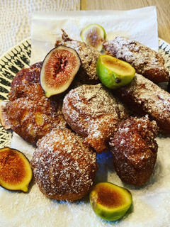 A picture of Italian Doughnuts “Zeppole”.