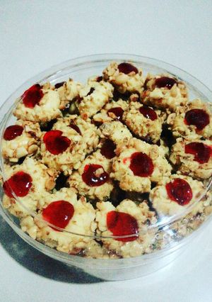 Foto resep Peanut Strawberry Thumbprint Cookies