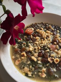 Una foto de Lentejas con vegetales y frutos secos