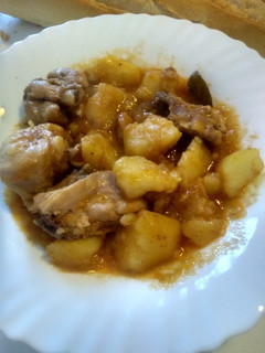 Una foto de Pollo estofado con patatas