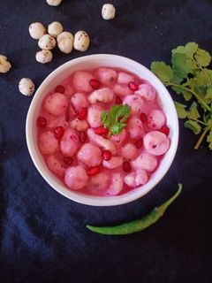 फलाहारी बीटरूट मखाना रायता(falahari beetroot makhana raita recipe in hindi) रेसिपी मुख्य फोटो