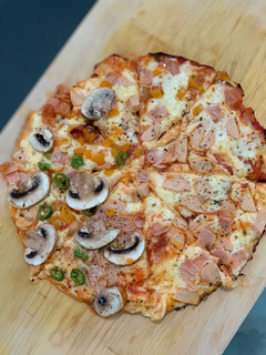 Una foto de Pizza casera al sartén