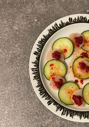 Une photo de Carpaccio de Saint Jacques à la framboise 🥒