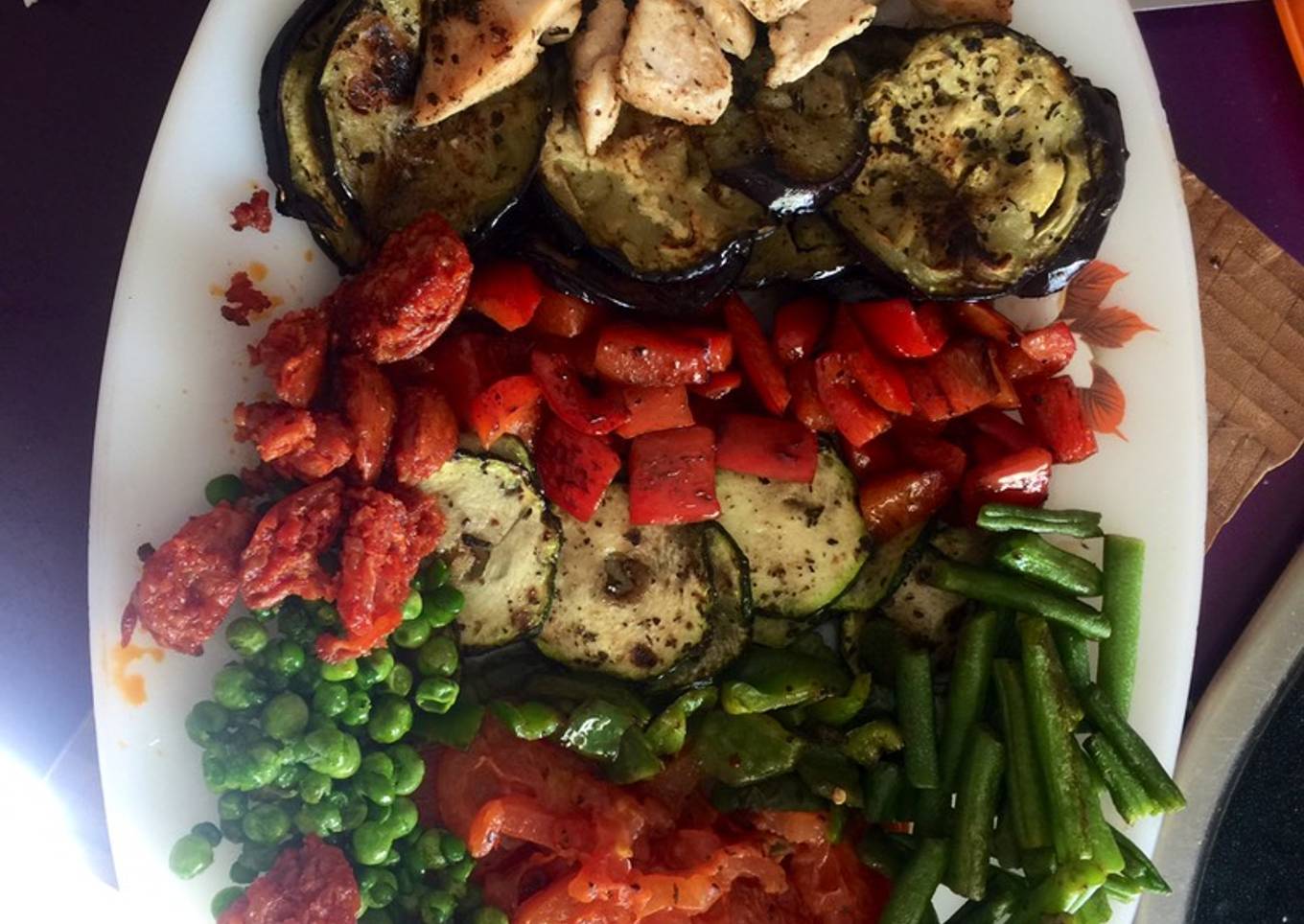 Verduritas con pollito y chorizito