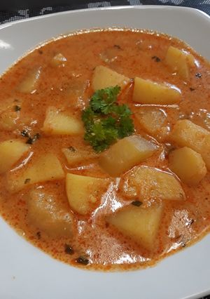 Tejfölös krumplipörkölt recept fotója