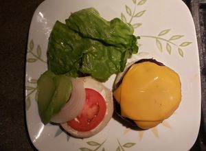 Una foto de Hamburguesas con Queso al Carbón