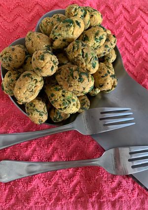 મેથી ના મુઠીયા (Methi Muthia Recipe In Gujarati) રેસીપી મુખ્ય ફોટો