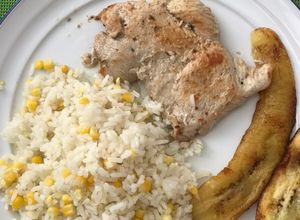 Una foto de Arroz de mazorca y pechuga de pavo