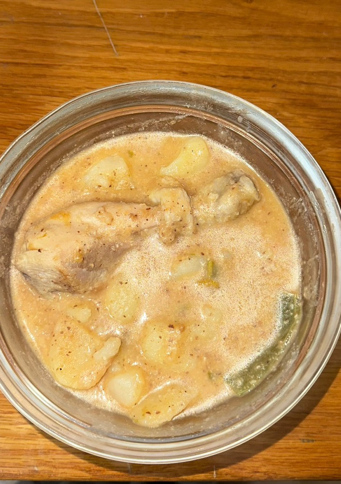 Una foto de Patatas en ajo pollo