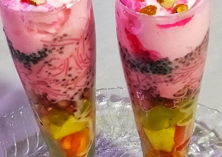 Recipe of Favorite Strawberry Falooda