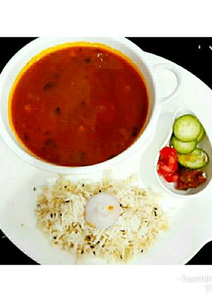 A picture of Rice with Chickpeas(safed channa).