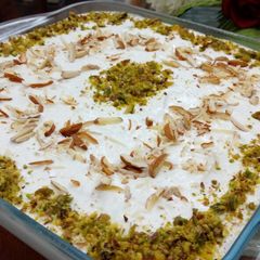 A picture of Layani lubnan (Arabian dessert).