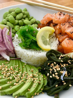 Una foto de Poke Hawaiano fácil rápido y muy sano 🙌🏻