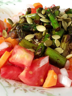 Una foto de Ensalada templada de quinoa y trigueros