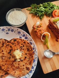 आलू का पराठा (aloo ka paratha recipe in Hindi) रेसिपी मुख्य फोटो