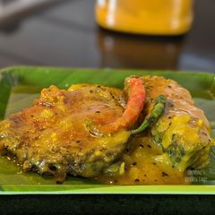 A picture of Katla fish curry with raw mango.