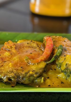 A picture of Katla fish curry with raw mango.