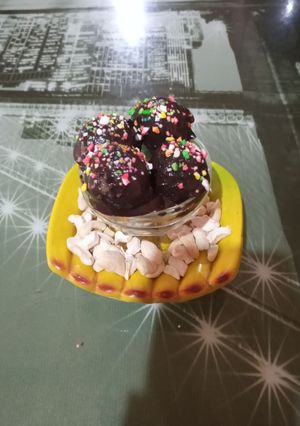 ઓરિઓ સ્વીસ કાજુ ચોકલેટ બોલ્સ (Oreo Swiss Kaju Chocolate Balls Recipe In Gujarati) રેસીપી મુખ્ય ફોટો