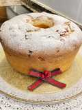 Pastel esponjoso con frutas confitadas al aroma de azahar