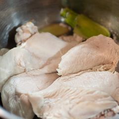 A picture of Chinese style boiled chicken.