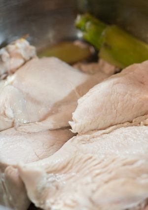 A picture of Chinese style boiled chicken.