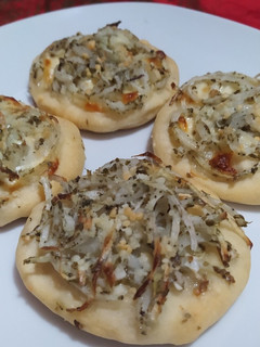 Una foto de Pizzetas De Cebolla Y Queso