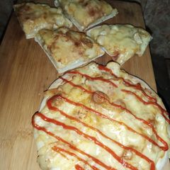 A picture of White Sauce personal Pizza.