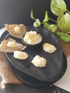 હોમ મેડ માખણ(home made Makhan recipe in Gujarati) રેસીપી મુખ્ય ફોટો