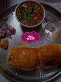 मुंबई स्ट्रीट पाव भाजी (Mumbai Street Pav Bhaji Recipe In Marathi)
