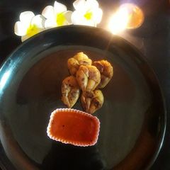 A picture of Beni samosas with tomato chutney.