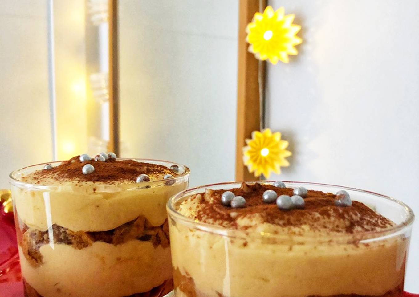 Vasitos de postre de tiramisú de turrón de Jijona