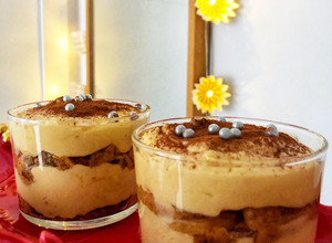 Foto principal de Vasitos de postre de tiramisú de turrón de Jijona