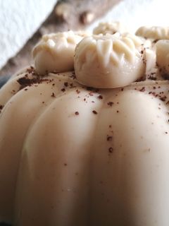 Una foto de Gelatina de mazapán 🍮🥜
