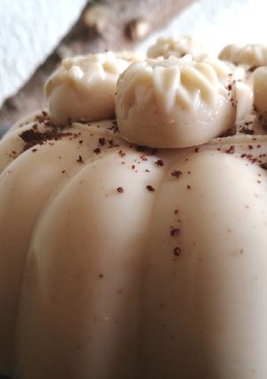 Una foto de Gelatina de mazapán 🍮🥜