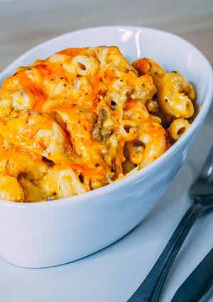 Una foto de Macarrones con queso y Carne ⚡️