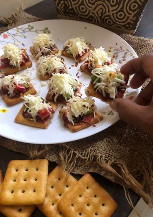 A picture of Biscuit pizza.