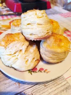 Vajas pogácsa (élesztős) recept fotója