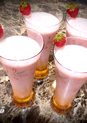عکسی از دستور اسموتی موز و توت فرنگی